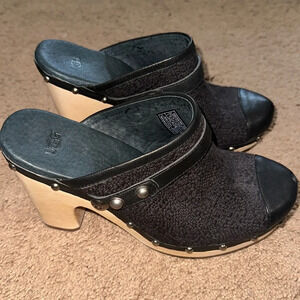 UGG shoes 7 Shearling insole black knot leather heels